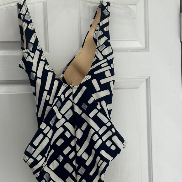 Miraclesuit Estilo Swimsuit – Navy/White, Tummy Control, Glam V-Neck - Size 12 - Picture 8 of 15